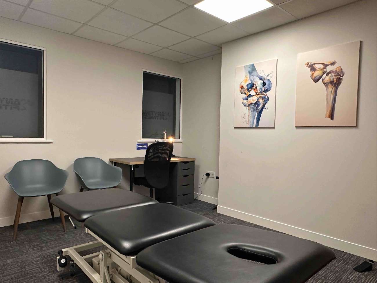 Modern physiotherapy treatment room
